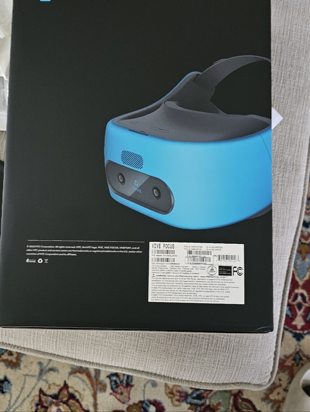 Focus Standalone VR Headset — Blue